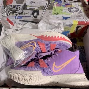 NIB Kyrie 7 ‘Daughters’ shoe